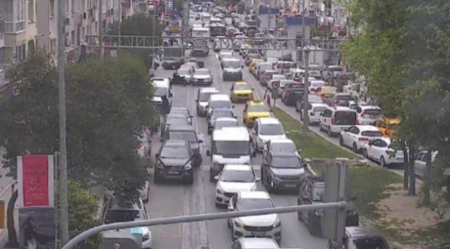 'Tam kapanma'ya 1 kala İzmir trafiğinde kaos!