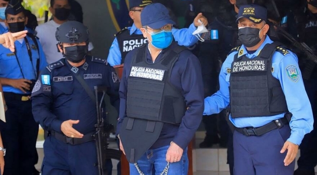 Honduras'ın eski devlet başkanını gözaltına aldılar