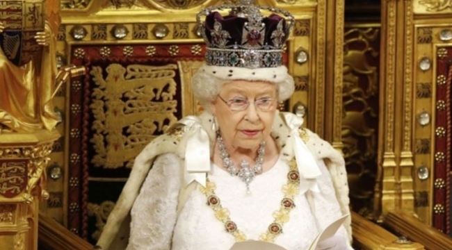 Kraliçe Elizabeth'in 96'ncı yaşı 91 pare top atışıyla kutlandı
