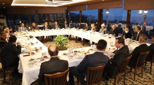 MHP içerisinde 'iftar' krizi: 'Teröristle aynı masaya oturuyorsan sen de teröristsin'