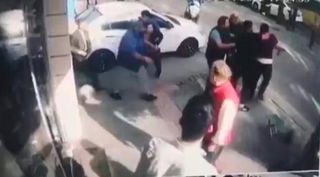 Tartıştığı kadını sokak ortasında dövdü!