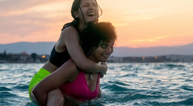 Netflix'in en çok izlenen filmi The Swimmers'ın çekimleri İzmir'de yapıldı