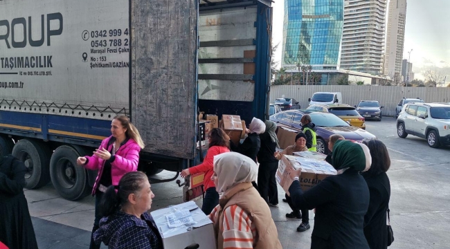 İzmir'de AK Partili kadınlardan depremzedeler için mutfak seti kampanyası