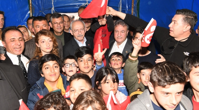 Kılıçdaroğlu, Bornova'nın kurduğu çadırkenti ziyaret etti