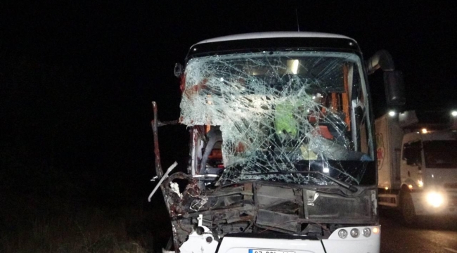 İzmir'den yola çıkan otobüs kaza yaptı: 1'i ağır 15 yaralı