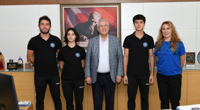 Başkan Selvitopu başarılı sporcuları kutladı