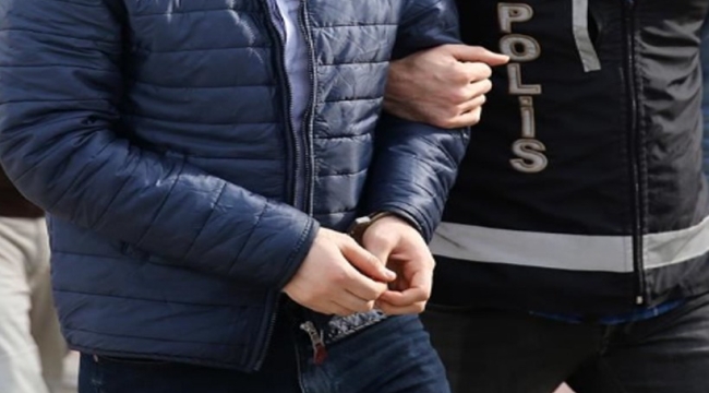 İzmir merkezli FETÖ operasyonu: 3 şüpheli tutuklandı