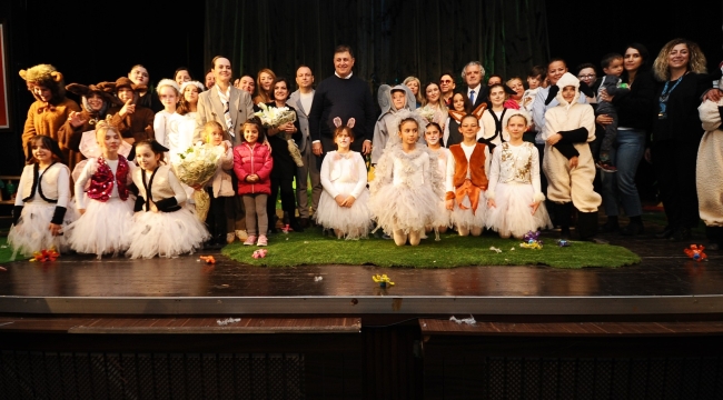 Karşıyaka Belediye Tiyatrosu'nun çocuk müzikali izleyiciyle buluştu